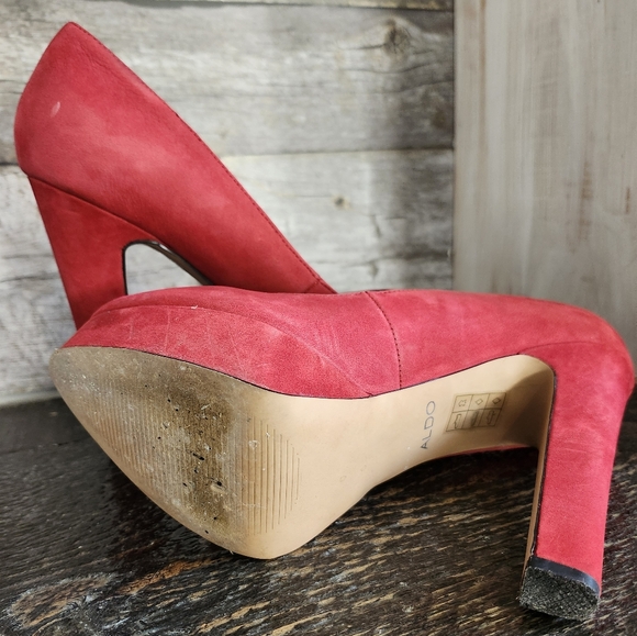 *Nearly New* Faux Suade Aldo Heels - Picture 6 of 7